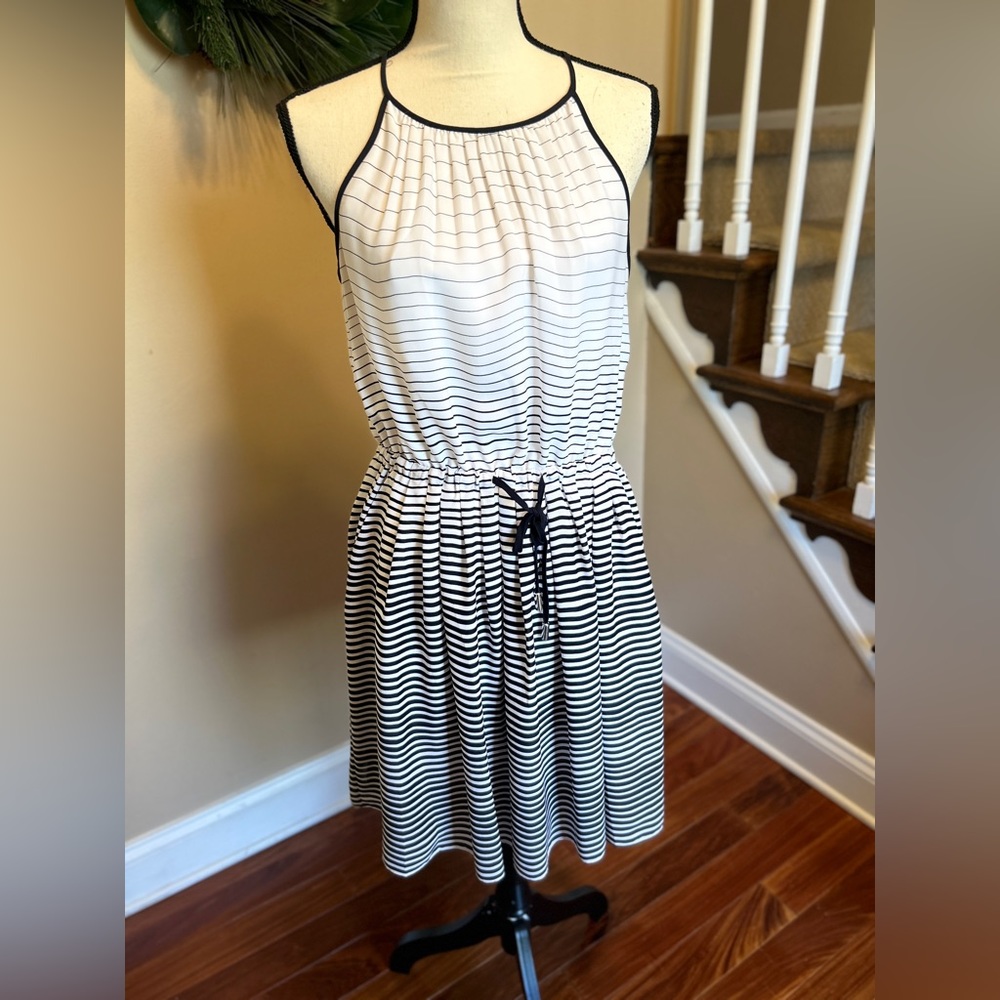 🖤🤍 Perfect Banana Republic dress• Size 6.